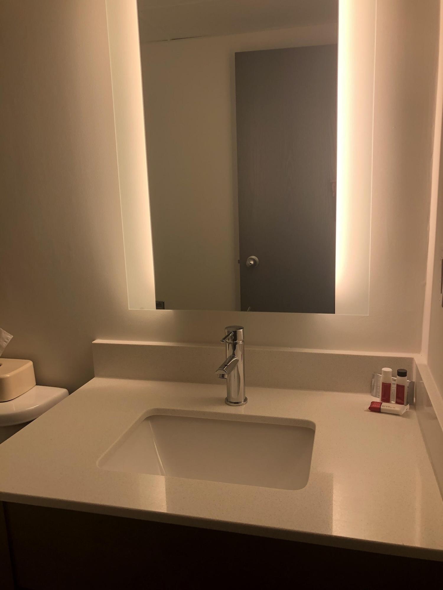 Super 8 By Wyndham Manchester Airport Εξωτερικό φωτογραφία
