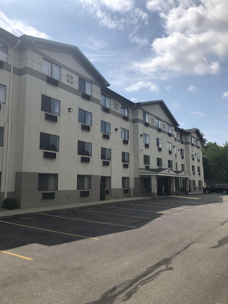 Super 8 By Wyndham Manchester Airport Εξωτερικό φωτογραφία